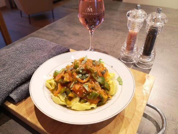 Raviolis sauce tomate poivrons : la recette ensoleillée express