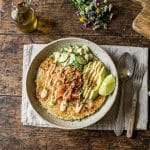 Bowl de riz croustillant au saumon et avocat, sauce spicy mayo