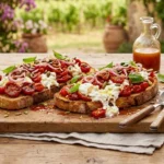 Bruschetta géante garnie de tomates cerises confites fondantes, burrata crémeuse et pickles d'oignons rouges, servie sur une table en bois dans un jardin ensoleillé.